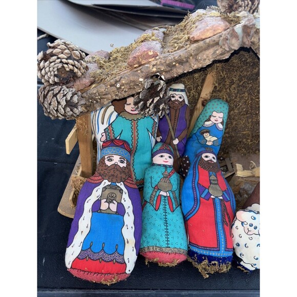 Folk Art Nativity Set Handmade Fabric Stuffed 8 Piece Christmas And Stable - Picture 5 of 6